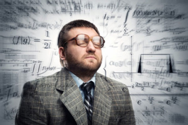 Мужчина в очках в окружении всевозможных формул