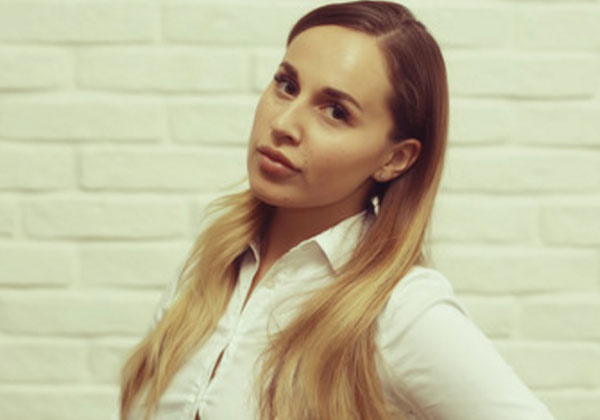 Уверенная в себе девушка