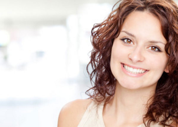 Улыбающаяся женщина