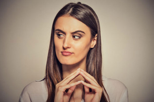 Женщина с завистливым взглядом