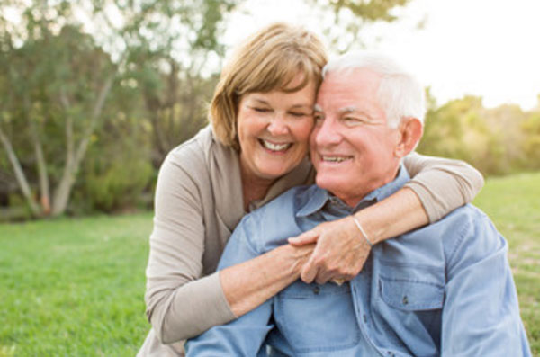 Старые мужчина и женщина