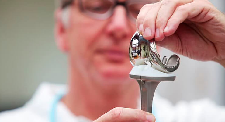 В чем суть операции на коленном суставе? В чем суть операции на коленном суставе?