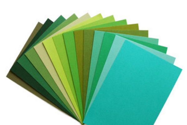 Веером разложенные листы фетра разных оттенков зеленого