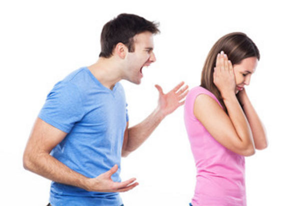Муж кричит на жену