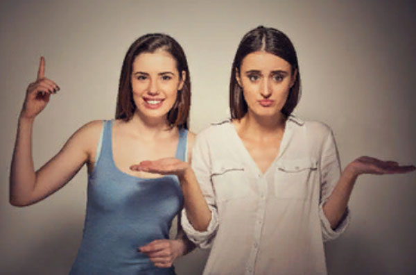 Две девушки. Одна веселая, вторая - грустная