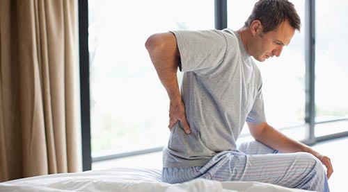 Боль в спине ночью и утром после сна
