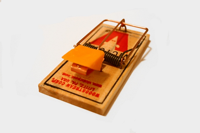 мышеловка деревянная