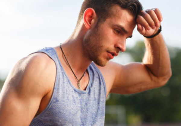 Переутомленный мужчина