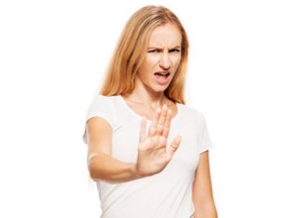 Женщина грубо отказывает