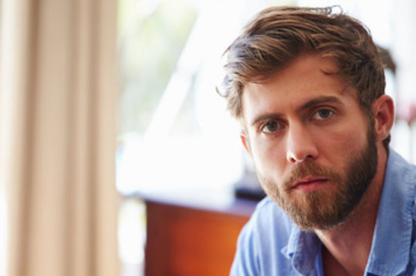 Серьезный мужчина