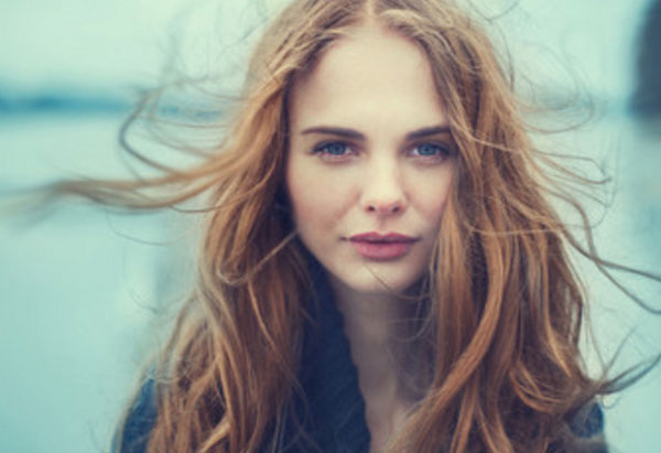 Красивая девушка, без макияжа