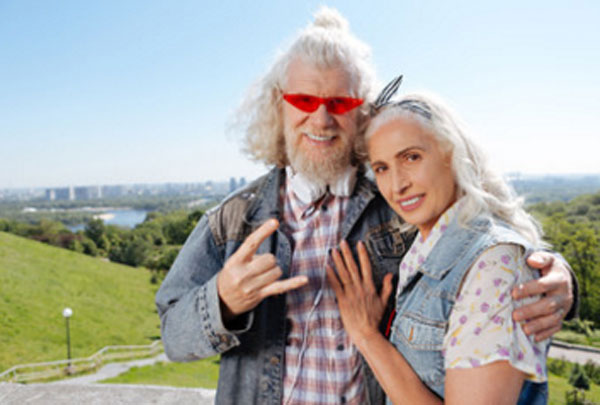 Пенсионеры в молодежной одежде