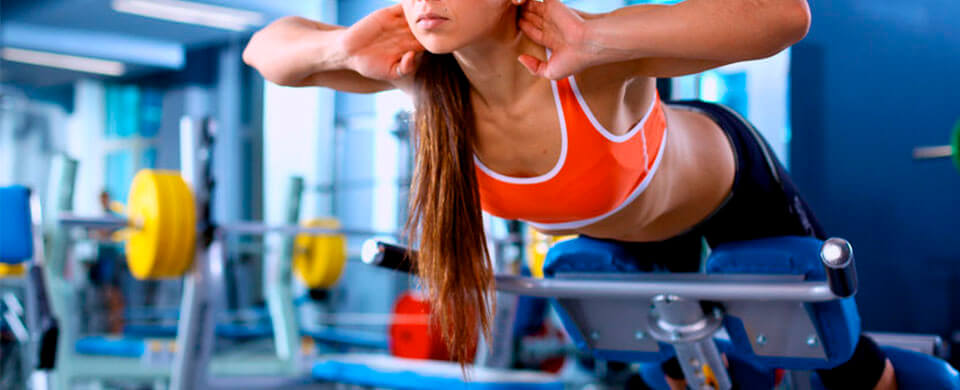 Гиперэкстензия для спины – выполняем в спортзале Гиперэкстензия для спины – выполняем в спортзале