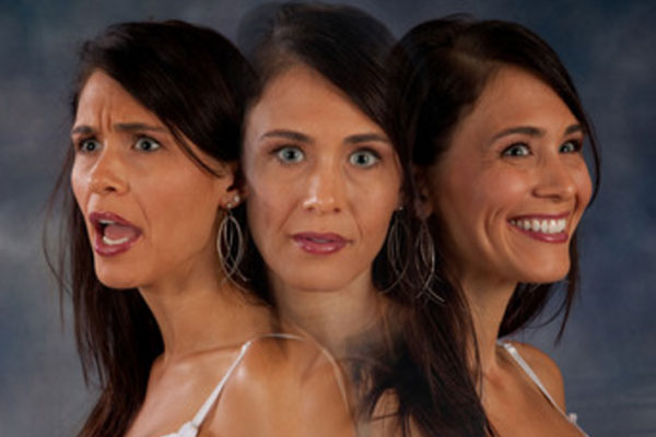 Растроение женского образа, демонстрирующего три разных эмоции