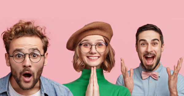 Три человека, демонстрирующих разные эмоции. Два мужчины и женщина