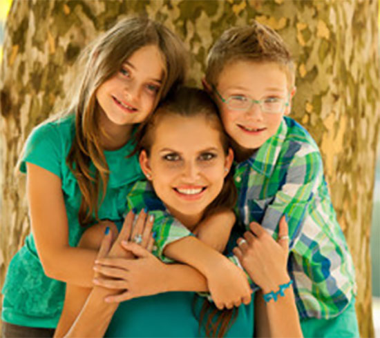 Мама, сын и дочь