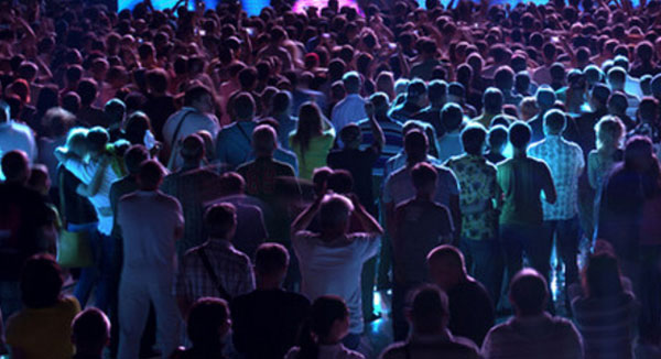 Толпа людей