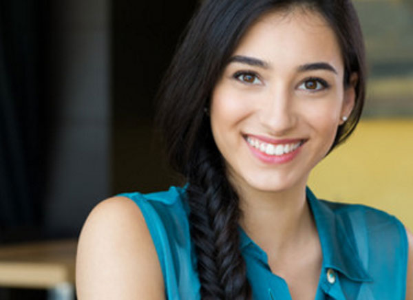 Улыбающаяся женщина