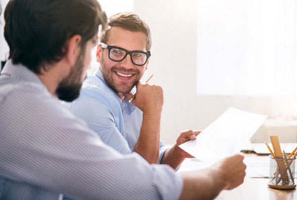 Коллеги о чем-то договариваются