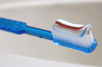 Зубная щетка и паста Зубная щетка и паста