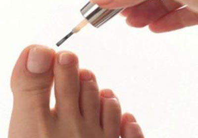 Нанесение лака на ногти Нанесение лака на ногти