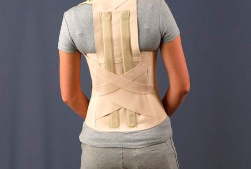 Как правильно выбрать и носить корсет при грыже?