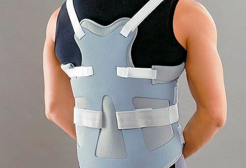 Чем полезен корсет при грыже позвоночника?