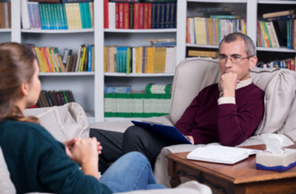 Женщина на приеме у психиатра