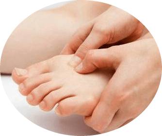 массаж пальца стопы