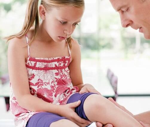 боль в коленях у детей